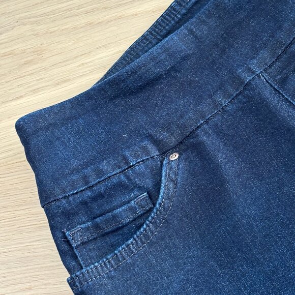 Lee Slim Fit Sculpting Pull-On Bermuda Jean Shorts in Dark Blue Wash - Picture 6 of 9